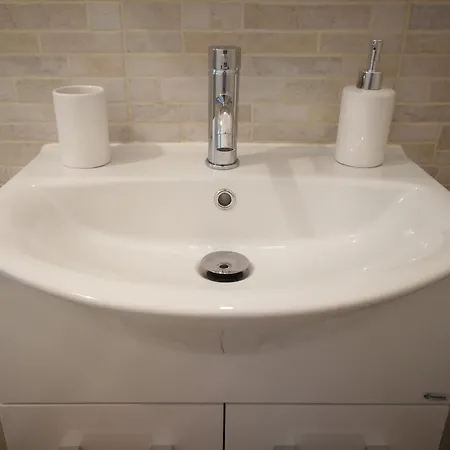 Dergano Metro Large Design Studio * ميلان